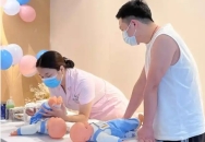 很多新手爸妈在育儿初期，几乎成了“大便观察员”